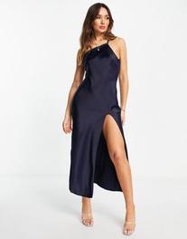 ASOS DESIGN – Granatowa satynowa sukienka midaxi na jedno ramię z drapowanym tyłem za 90 zł w ASOS