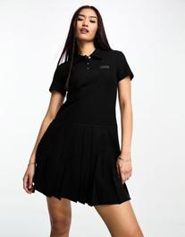 Urban Revivo – Czarna sukienka T-shirtowa z zakładkami u dołu za 127,2 zł w ASOS