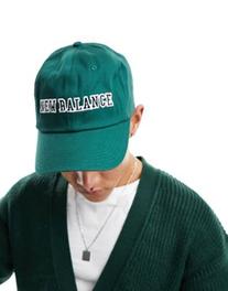 New Balance – Szara czapka z daszkiem i logo w uczelnianym stylu za 62,55 zł w ASOS