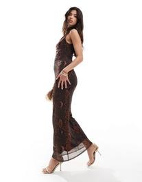ASOS DESIGN – Siateczkowa sukienka maxi z golfem, bez rękawów, we wzór przebarwionej skóry węża za 209 zł w ASOS