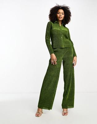 Glamorous – Zielone brokatowe luźne spodnie z szerokimi nogawkami, część zestawu za 120 zł w ASOS