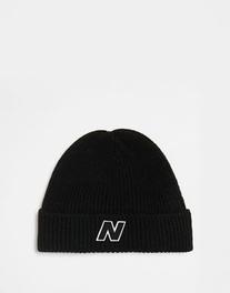 New Balance – Czarna czapka beanie z logo N za 103,35 zł w ASOS