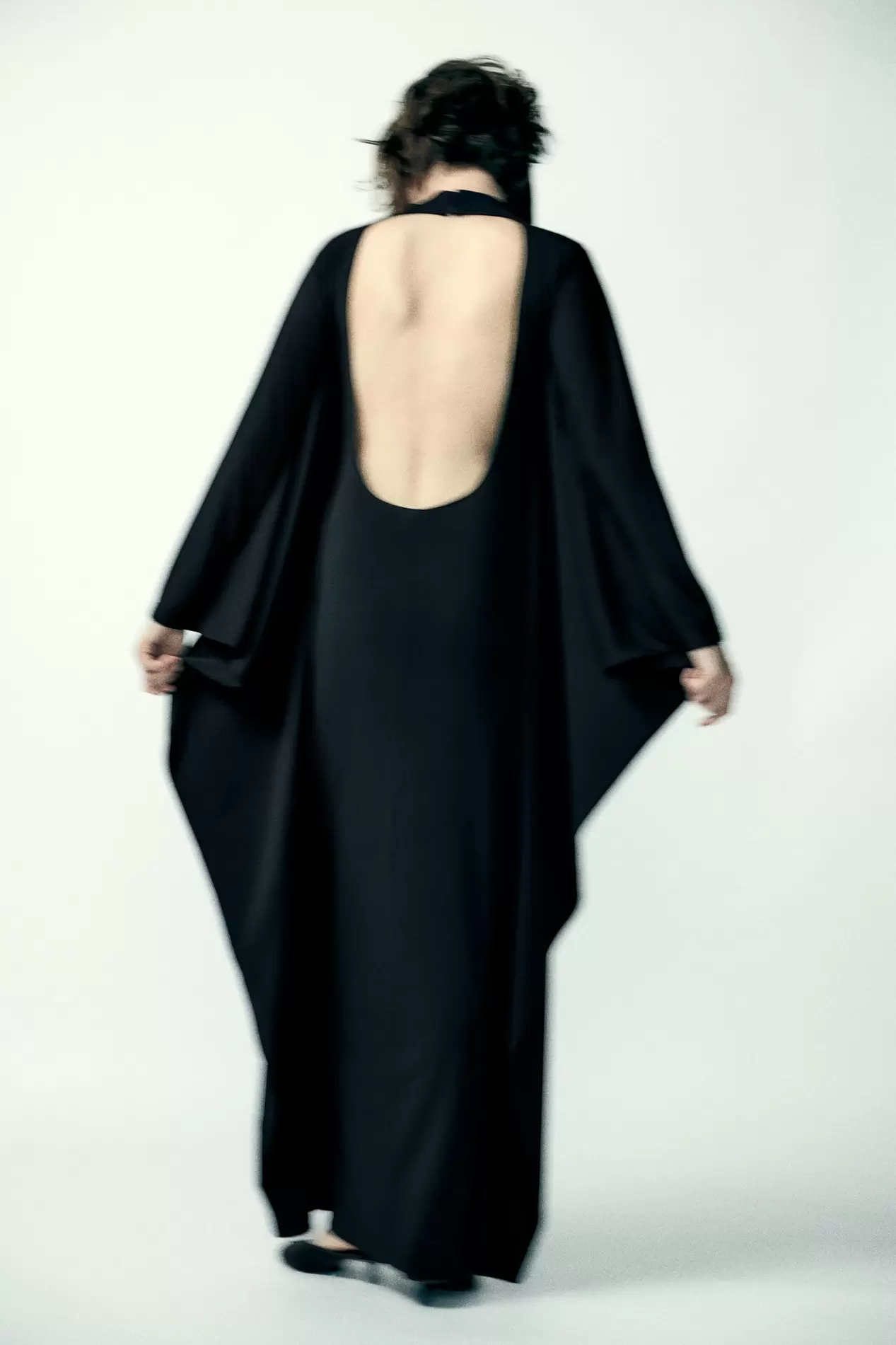 LONG CAPE DRESS WITH BATWING SLEEVES za 249 zł w ZARA