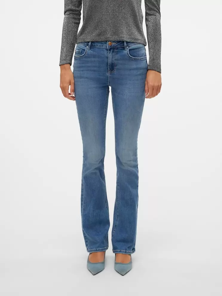 VMFLASH Średni stan Krój flared Jeans za 229,99 zł w Vero Moda