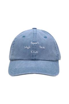 Niebieska czapka z haftem za 49,9 zł w Pull & Bear