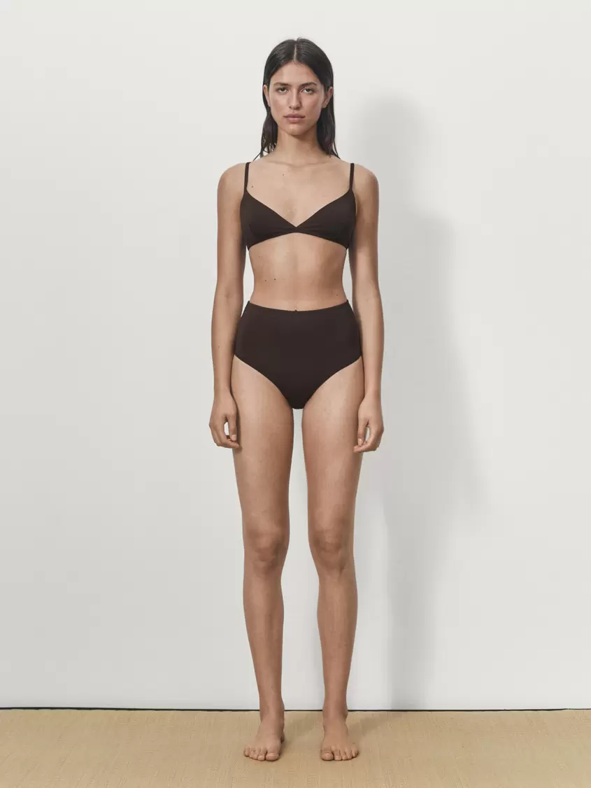 Trójkątne bikini z fakturą za 149 zł w Massimo Dutti